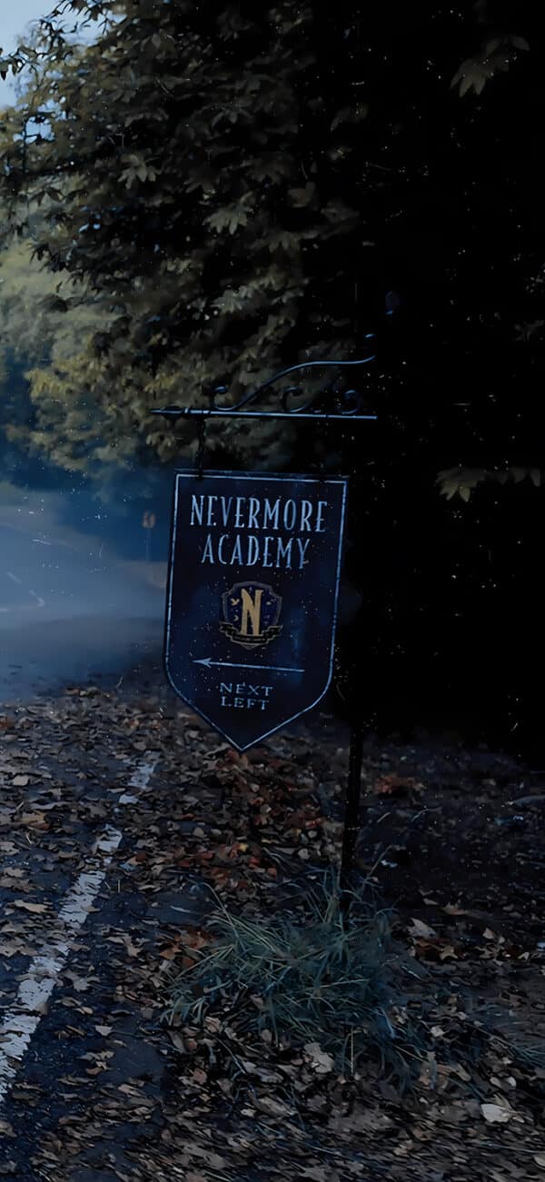 : معماری گوتیک Nevermore Academy در سریال Wednesday - والپیپر Hd