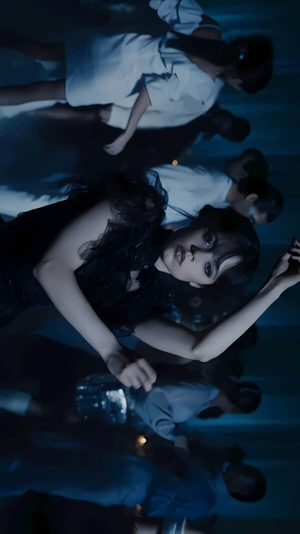 صحنه رقص افسانه‌ای ونزدی آدامز در سریال Wednesday - والپیپر 4K