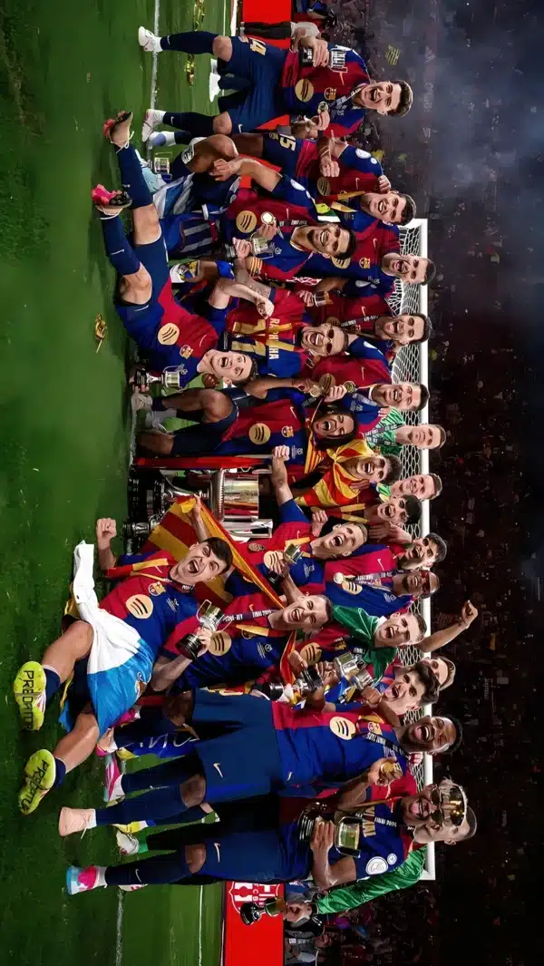 والپیپر Barcelona جشن گل بازیکنان تیم