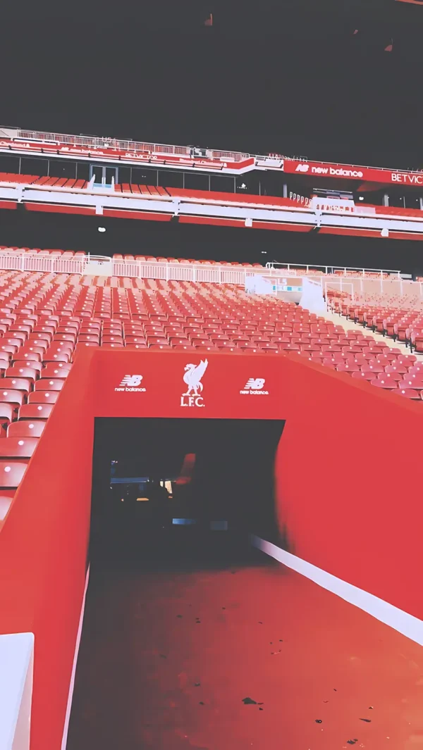 والپیپر لیورپول استادیوم آنفیلد خانه افسانه‌ها