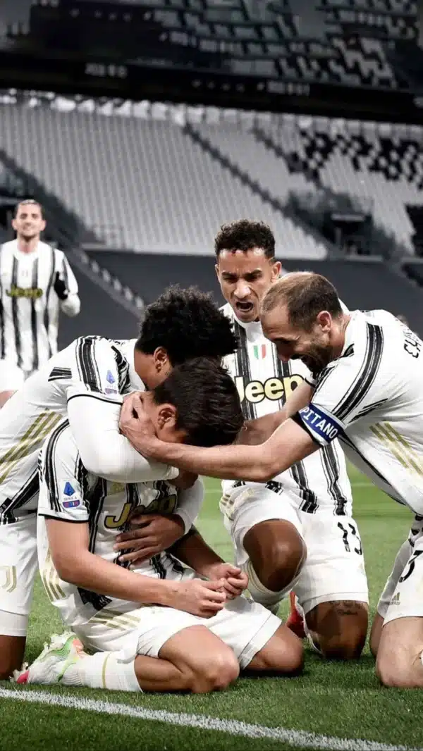 والپیپر یونتوس Juventus دربی تورین درخشش بیانکونری