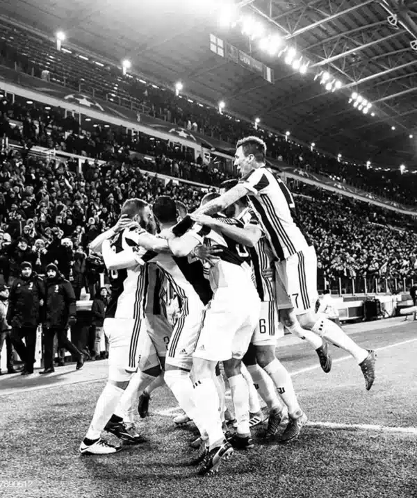 والپیپر یونتوس Juventus دربی تورین درخشش بیانکونری