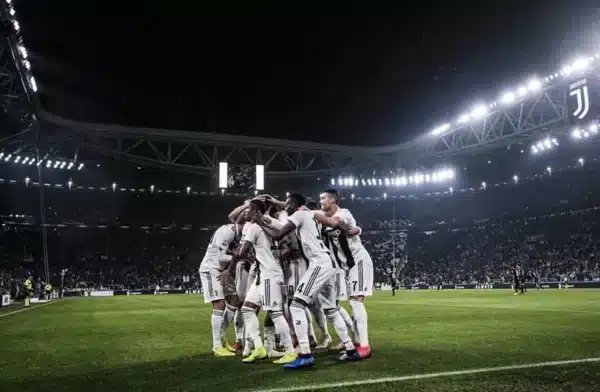 والپیپر یونتوس Juventus دربی تورین درخشش بیانکونری