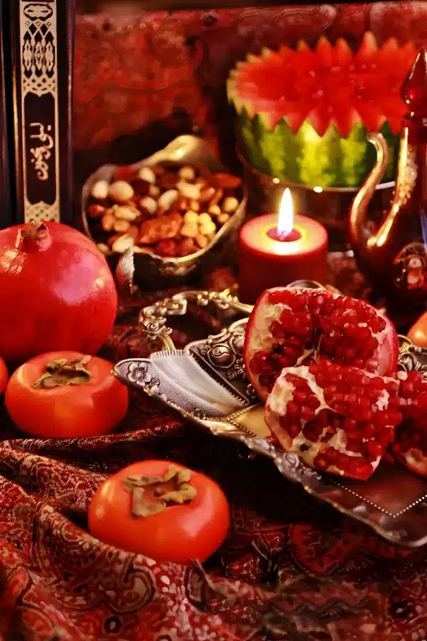 والپیپر شب یلدا برای دسکتاپ با انار و هندوانه