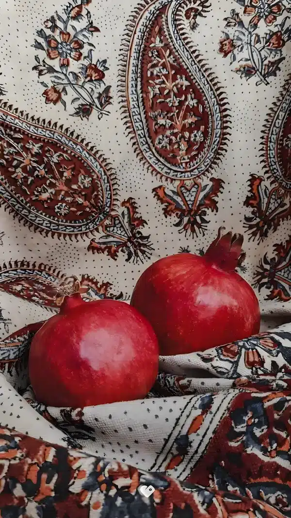 والپیپر شب یلدا با انار قرمز