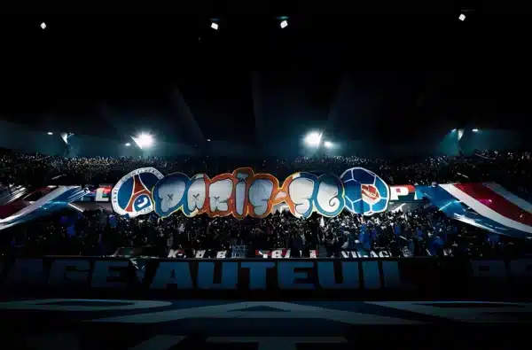 والپیپر پاریس سن ژرمن از ورزشگاه پارک د پرنس