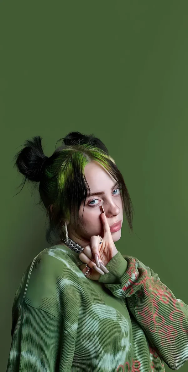 والپیپر بیلی آیلیش با موهای سبز و مشکی خاص