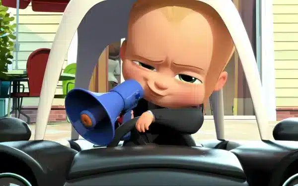 والپیپر بچه رئیس با کت و شلوار مشکی و کروات