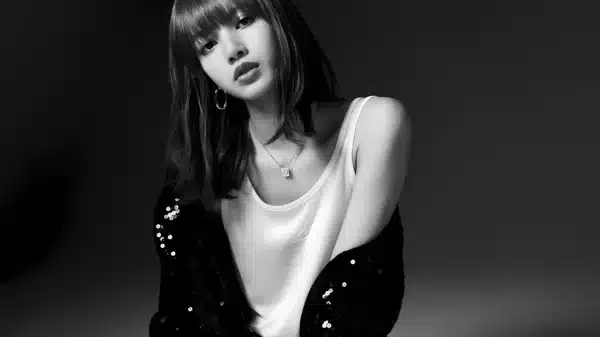 تصویر زمینه لیسا بلک پینک سولو