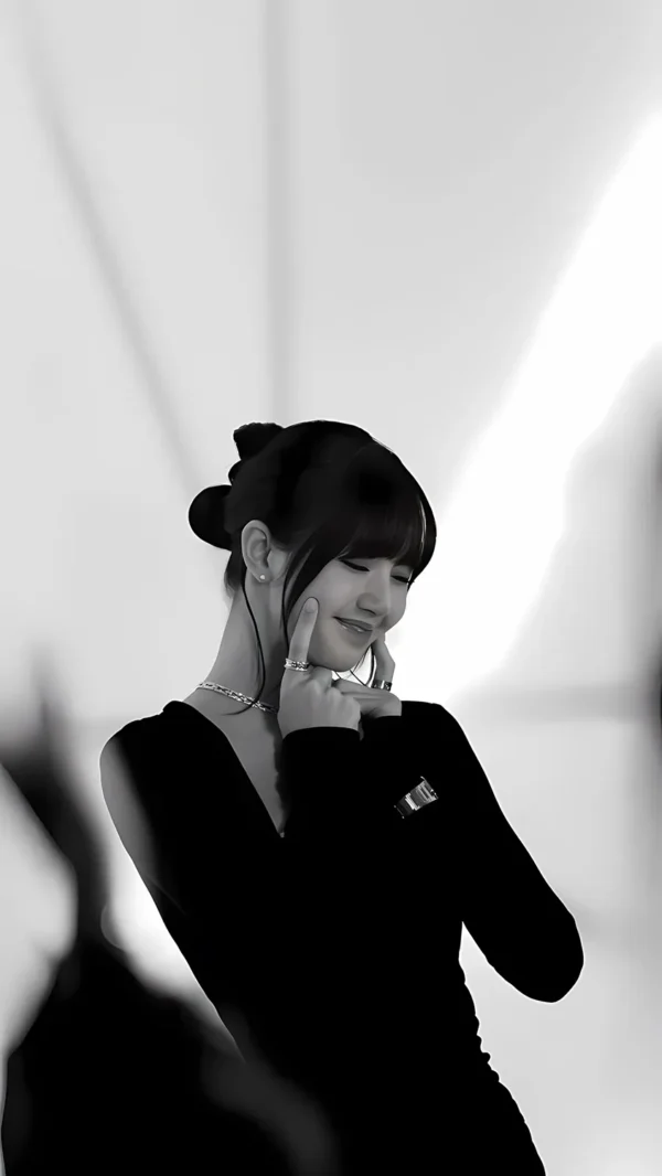 تصویر زمینه لیسا بلک پینک سولو